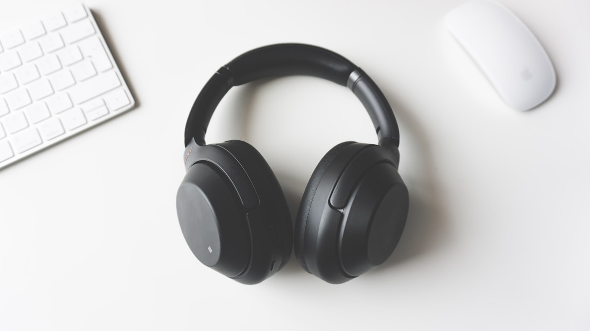 Freelancer workspace — organizing client file delivery with clear handoffs and no permanent cloud copies