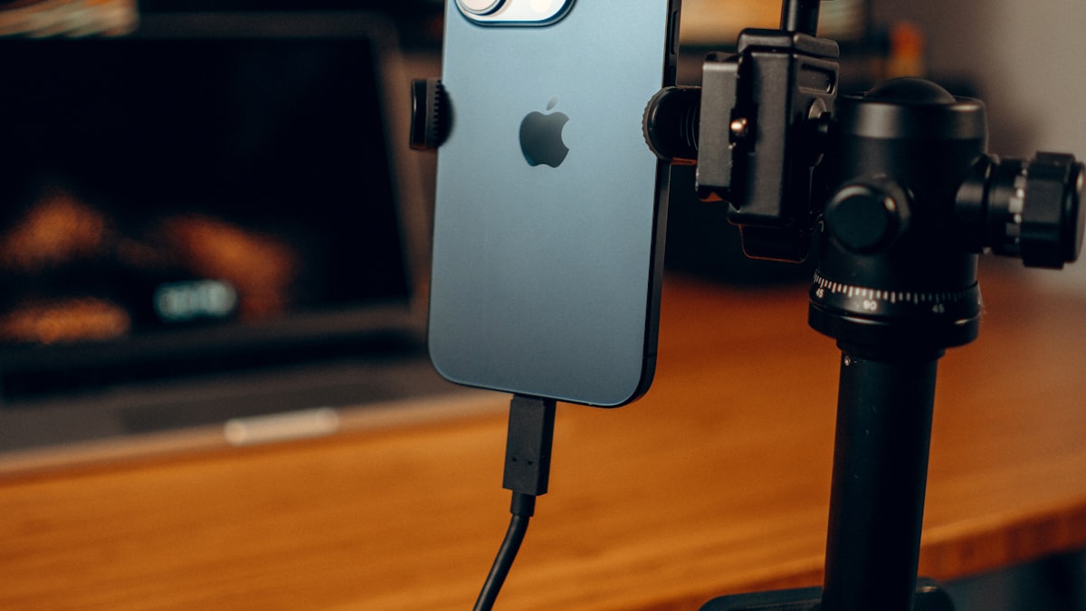 Private Video Sharing Without Apps: Send Large Video Files Without Compression or Tracking
