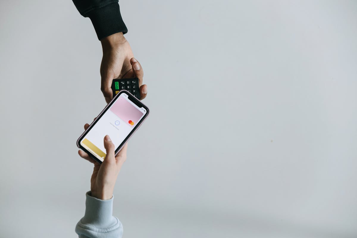 Wirelessly transfer all your files when switching from Android to iPhone